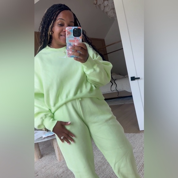 Nike Lime Green Sweatpants Set - Picture 2 of 6